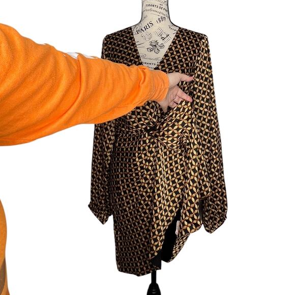 Mink Pink LARGE Gold Patterned Front Bunch Snap V Neck Valentina Mini Dress - Picture 10 of 15